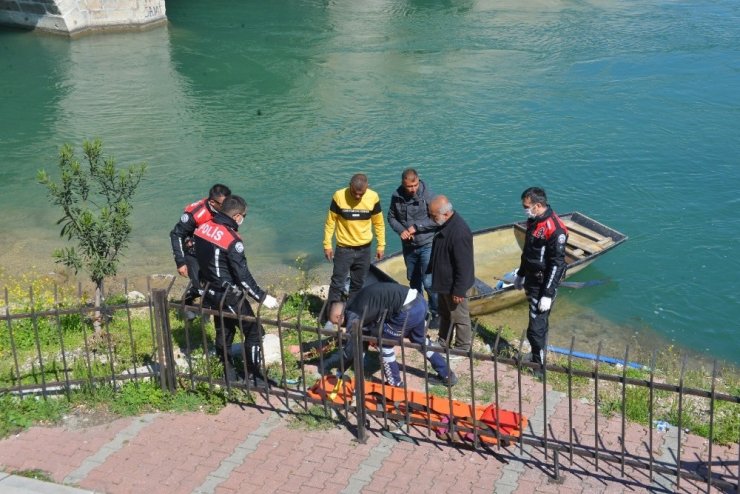 Dengesini kaybeden engelli kadın nehre düştü