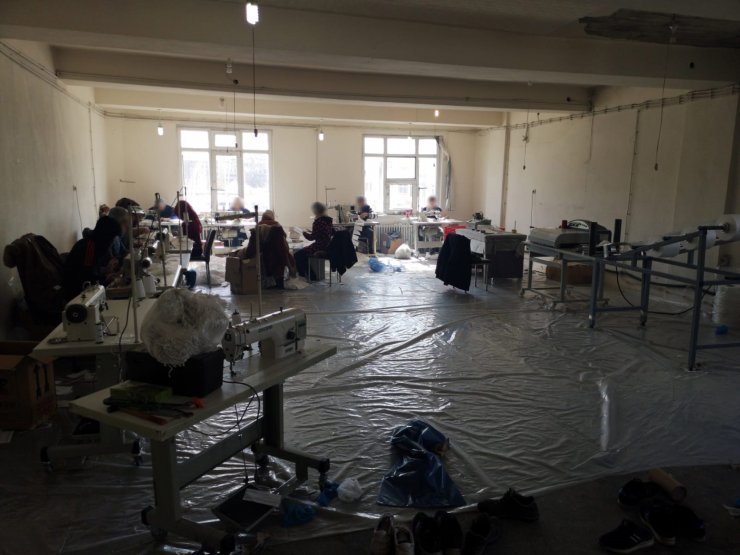 Altındağ'da kaçak maske üreten işletme mühürlendi
