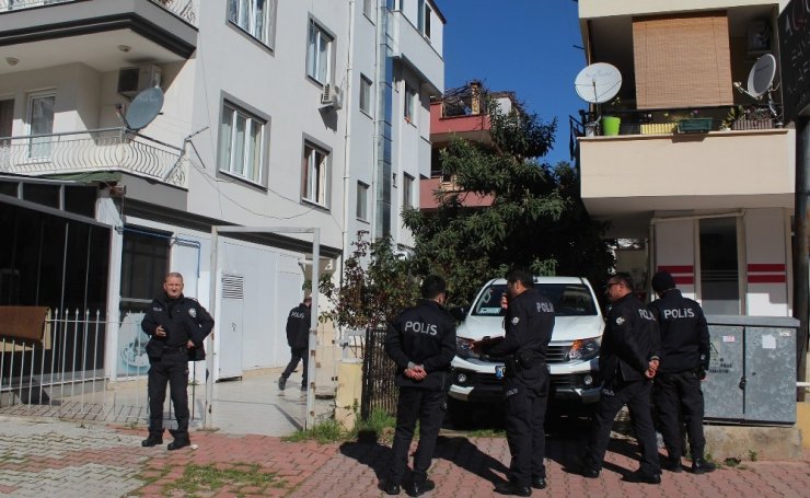 Antalya’da eski eşini takip edip silahla vurdu
