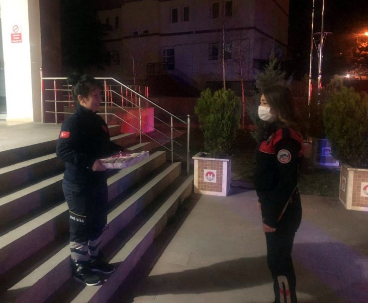 Saha arkadaşlarına destek oldular