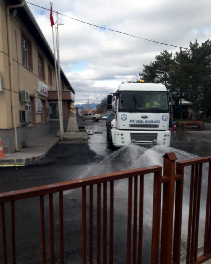 Güdül'de sokaklar dezenfekte edildi