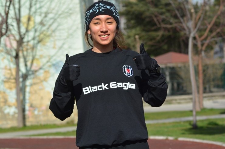 Pistlerin şampiyonu azmetti, spor hekimi olmayı hedefliyor