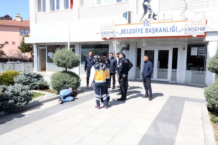 ’Virüs var’ diyen alkollü şahıs, sağlıkçıların talebini reddetti