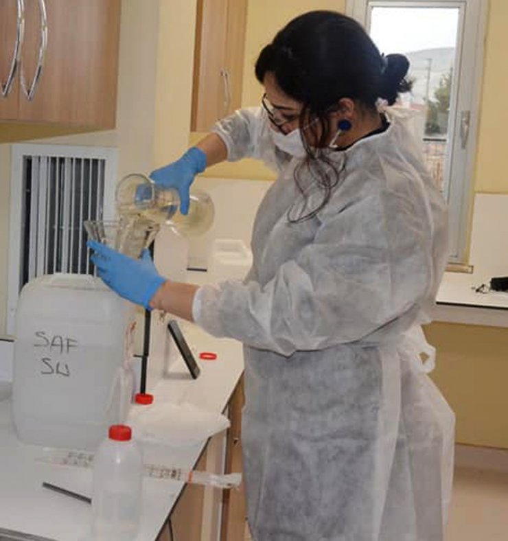 Kırşehir'de İl Sağlık Müdürlüğü bünyesinde el dezenfektanı üretimine başlandı