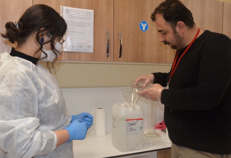 Kırşehir'de İl Sağlık Müdürlüğü bünyesinde el dezenfektanı üretimine başlandı