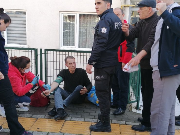 Yangında patlayan itfaiye hortumu 2 kişiyi yaraladı