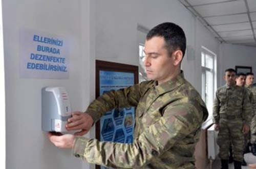 MSB:"Tüm yurtta olduğu gibi Millî Savunma Bakanlığı bünyesindeki birimlerde de Koronavirüs tedbirleri alınmaya devam ediliyor. Bu kapsamda kışla yemekhanelerimize düzenli olarak dezenfekte işlemleri uygulanıyor, askerlerimiz