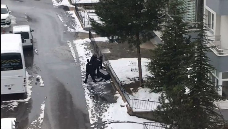 Mahalleye bırakılan tabut polisi harekete geçirdi