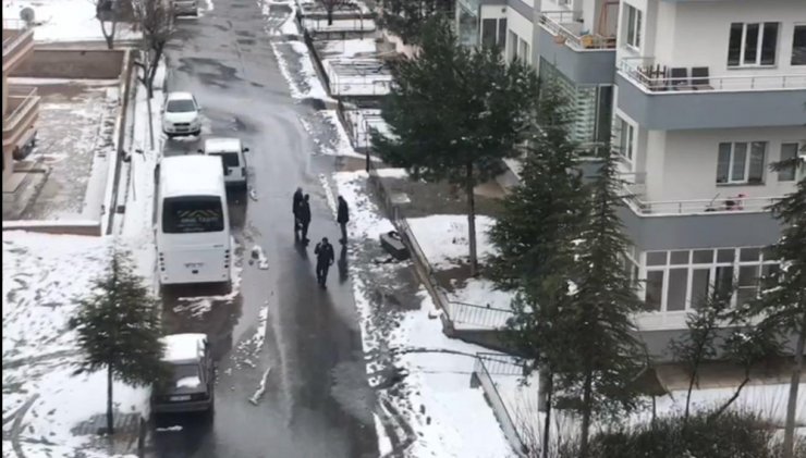 Mahalleye bırakılan tabut polisi harekete geçirdi