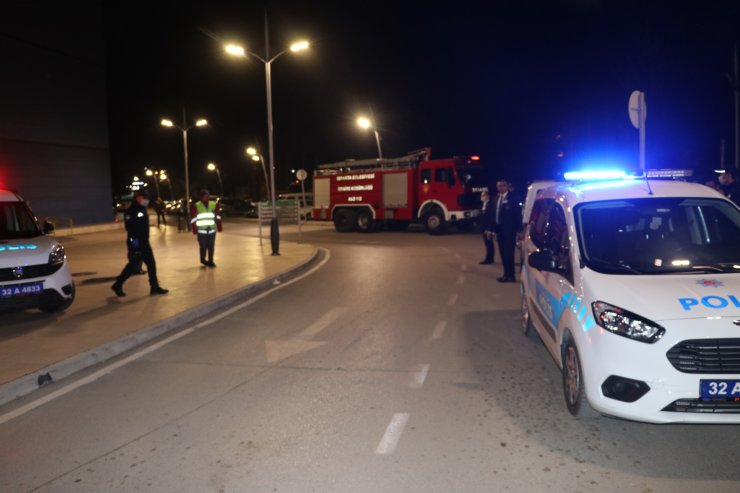 Isparta'da polis ve itfaiyeden sağlık çalışanlarına "sirenli" destek