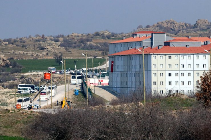 Yurt dışından gelen yolcular Kırklareli'nde öğrenci yurtlarına yerleştirildi