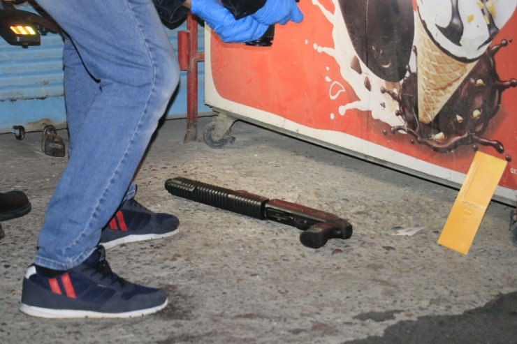 Adana’da pazar yerinde silahlı bıçaklı kavga: 1 ölü, 2 yaralı