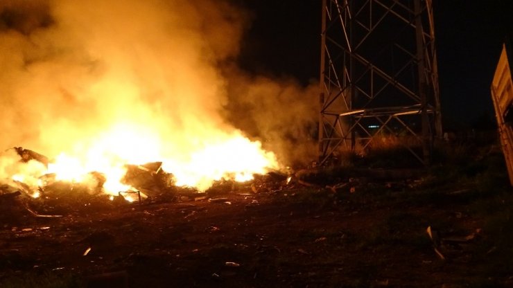 Antalya’da çöplük alan yangını korkuttu