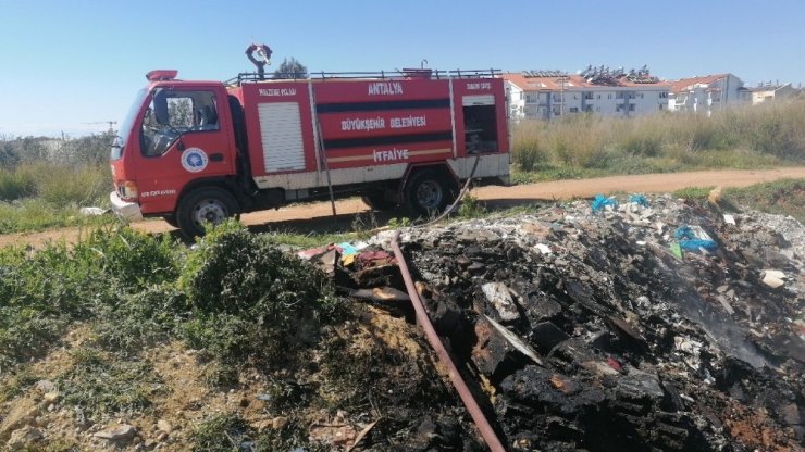 Manavgat’ta çöplük alanda yangın
