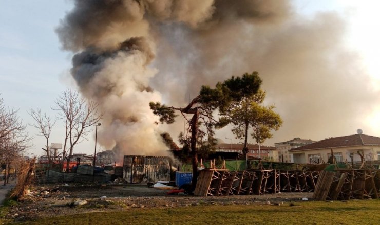 Bahçelievler’de korkutan yangın