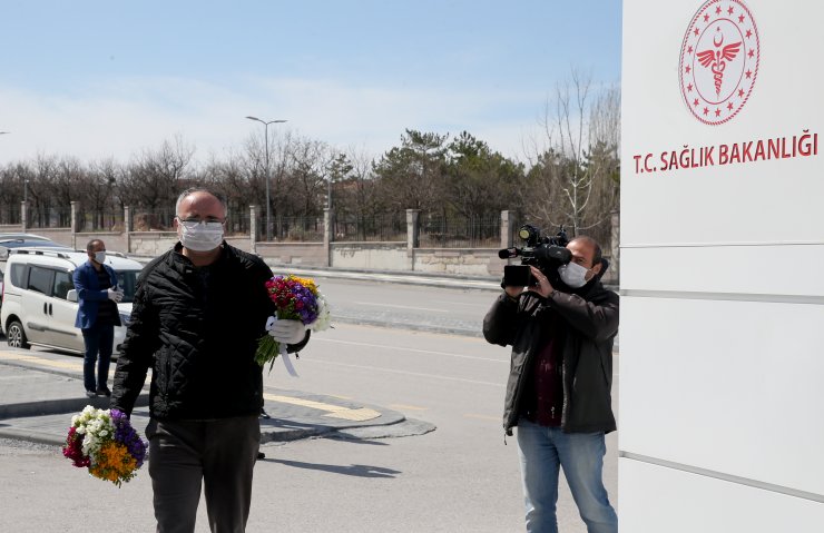 Başkentte çicekçilerden sağlık çalışanlarına destek