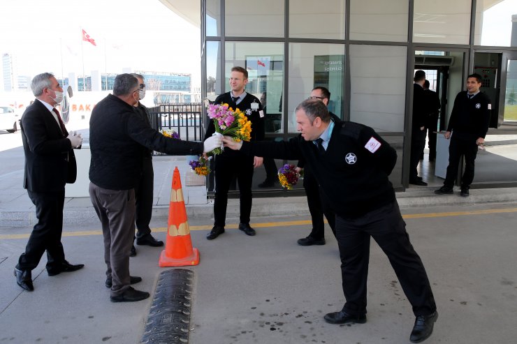 Başkentte çicekçilerden sağlık çalışanlarına destek