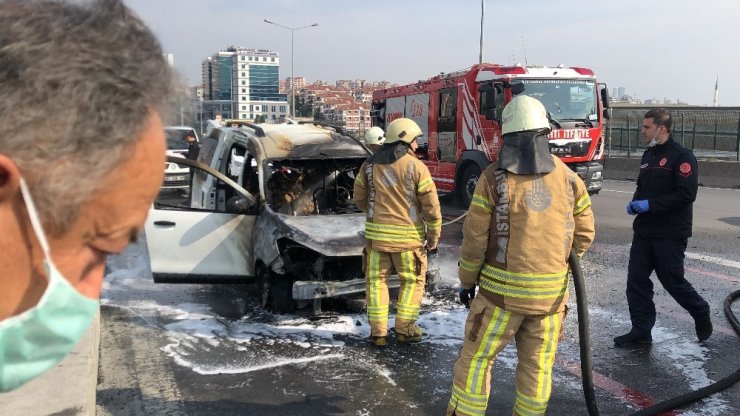 D-100 karayolunda araç alev alev yandı