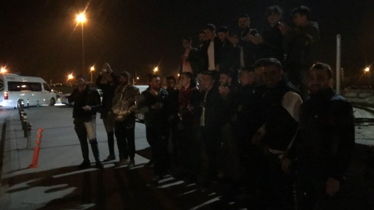 Asker uğurlaması otogar dışında devam etti