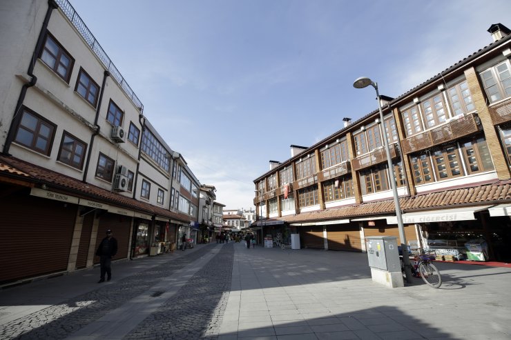 Konya'da koronavirüs tedbirleri sonrasında cadde ve sokaklar boşaldı