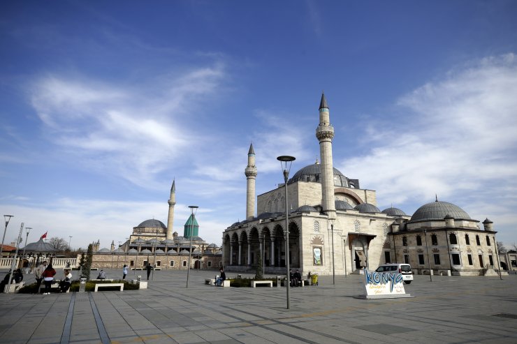 Konya'da koronavirüs tedbirleri sonrasında cadde ve sokaklar boşaldı