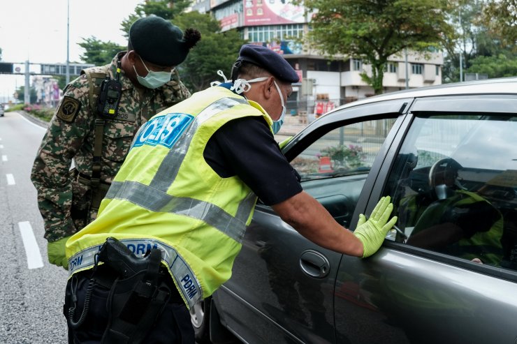 Malezya'da asker, koronavirüs tedbirleri kapsamında sokağa indi