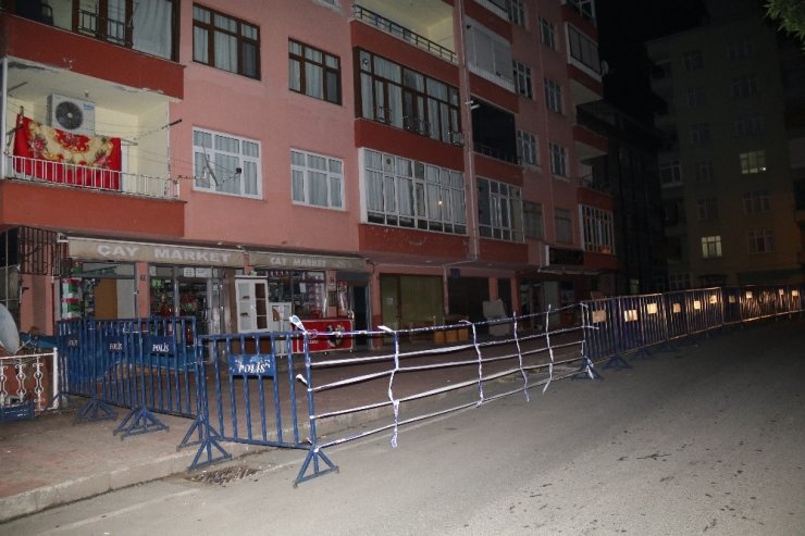 Rize’de taşıyıcı kolanları zarar gören 10 katlı bina tahliye edildi