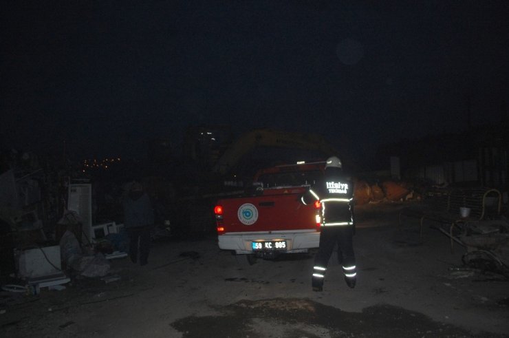 Tekirdağ’da iş makinesi yandı