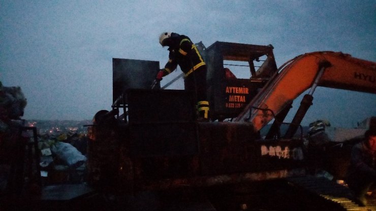 Tekirdağ’da iş makinesi yandı