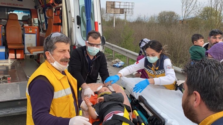 Tem otoyolunda feci kaza: 3’ü çocuk 7 yaralı