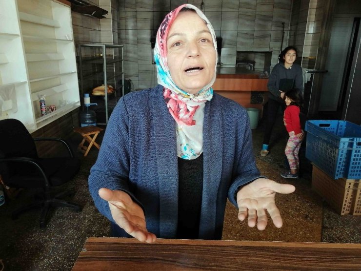 Fırında yere düşen parayı alan kargocu güvenlik kamerasına yakalandı