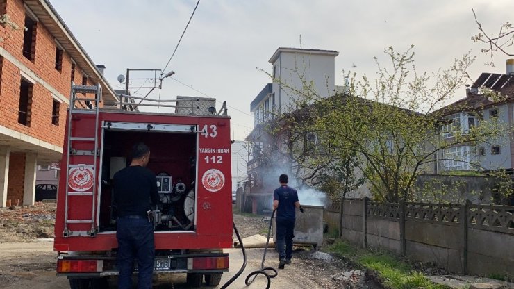 İtfaiye ekipleri çöp yangınını söndürdü