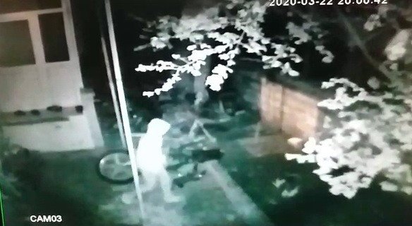 Hırsızlar çalamadan kaçtı