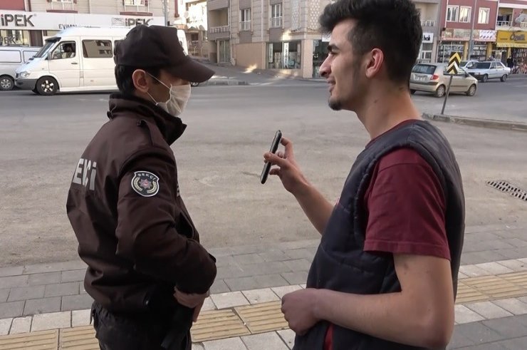 Arkadaşları ihbar etti, bekçi telefonda ikna etti