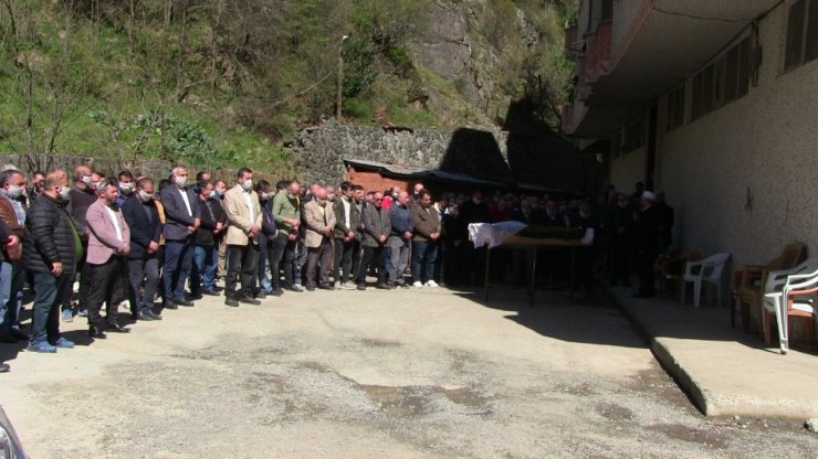 Artvin’de asansöre sıkışan kadın hayatını kaybetti