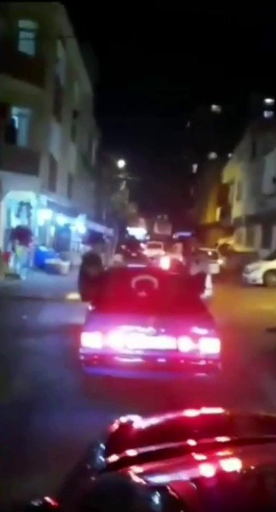 İstanbul’da korona virüse rağmen toplanıp asker uğurladılar
