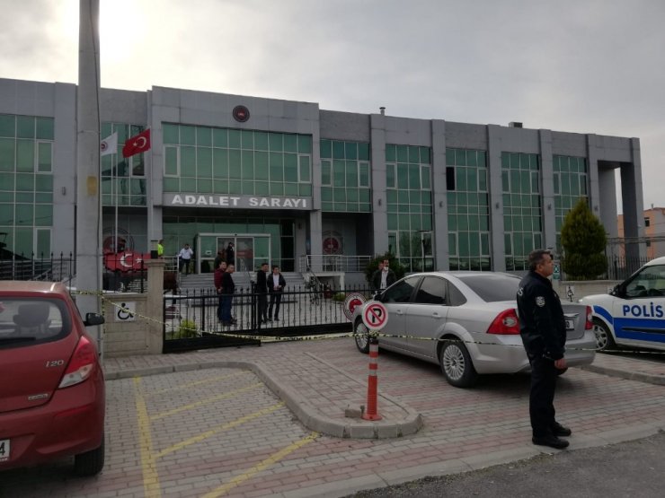 Adliye önünde silahlı kavga: 3 yaralı