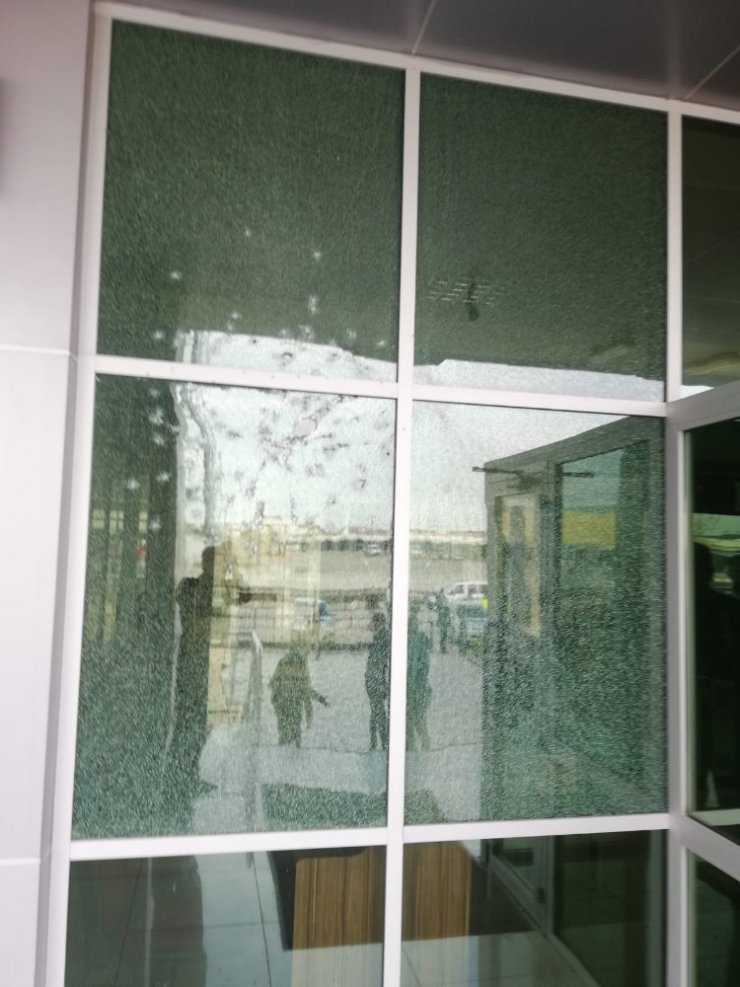 Adliye önünde silahlı kavga: 3 yaralı