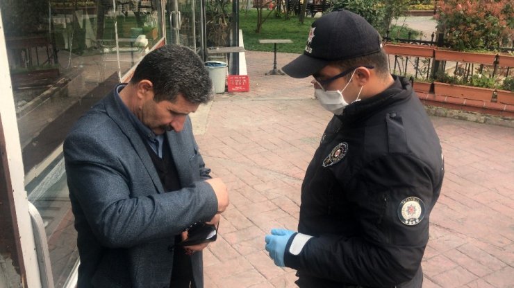 İstanbul’da yasağa uymayan yaşlılar ilginç görüntüler oluşturdu
