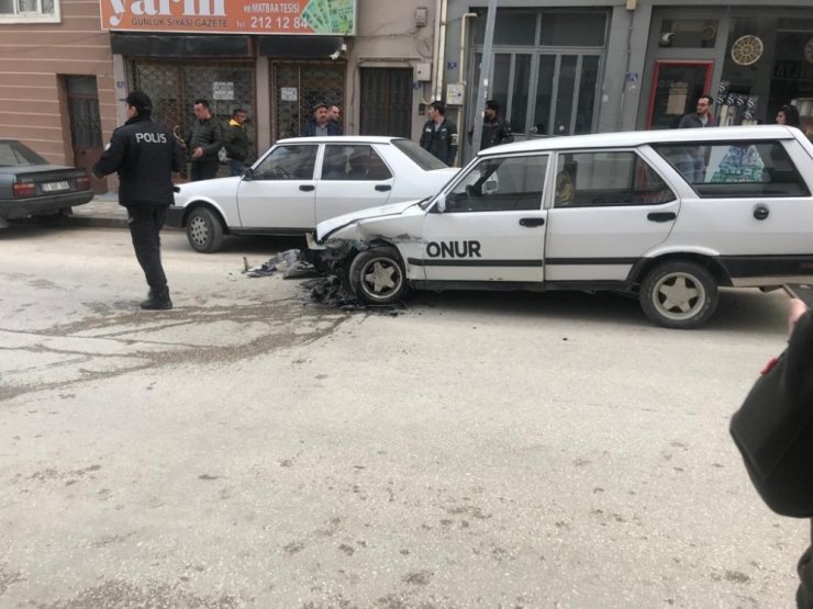 Bilecik’te trafik kazası, 4’ü hafif 5 kişi yaralandı