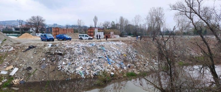 Kaçak moloz döken şirkete 265 bin 467 liralık ceza