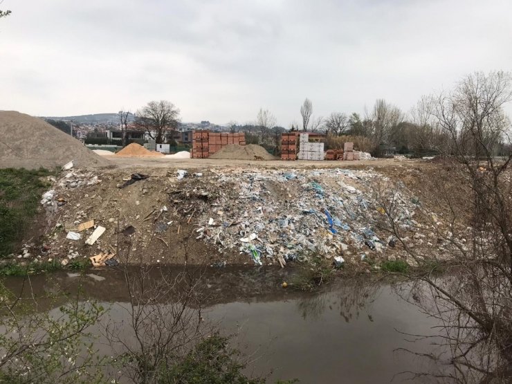 Kaçak moloz döken şirkete 265 bin 467 liralık ceza