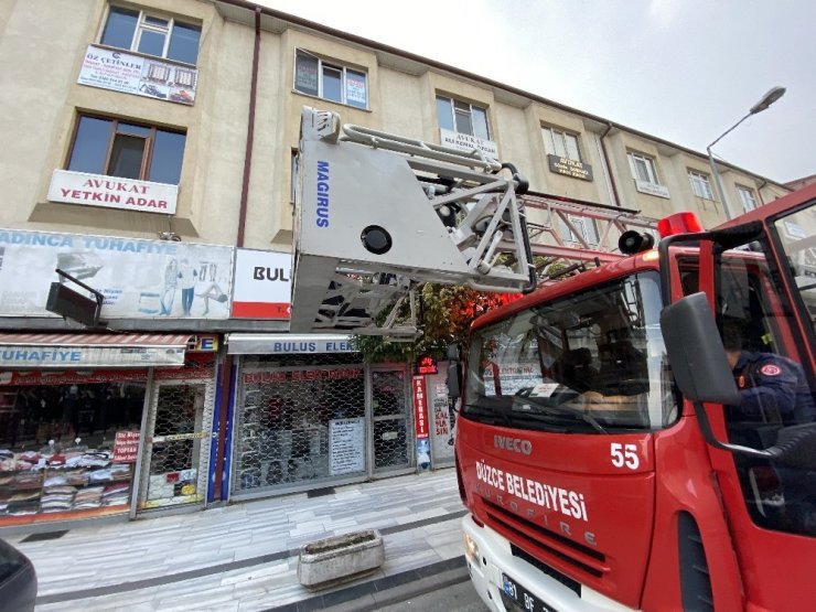 İtfaiye ve mahalle sakinlerinin kedi ile imtihanı