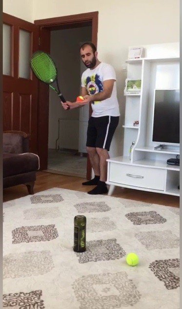 Korona virüs tedbirlerine “Evde kalıyorum spor yapıyorum” videolarıyla destek