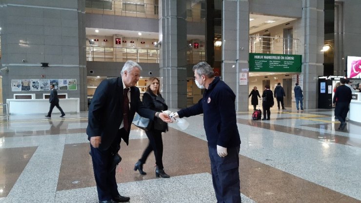 İstanbul Adliyesi’nde ateş ölçerli korona virüs önlemi