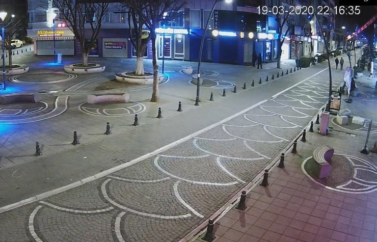 Vatandaş için konulan dezenfektanı çaldılar