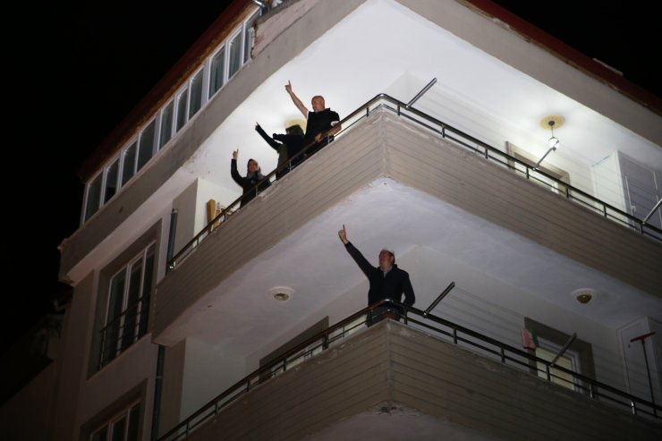 Koronavirüs salgının son bulması için camilerin hoparlöründen dua edildi