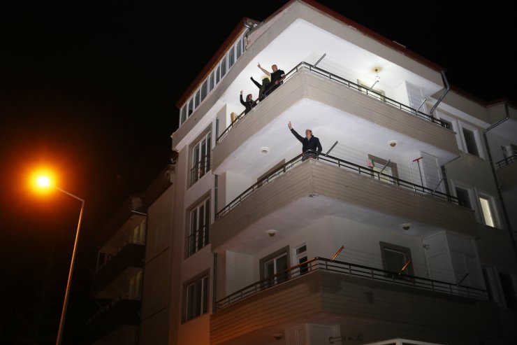 Koronavirüs salgının son bulması için camilerin hoparlöründen dua edildi