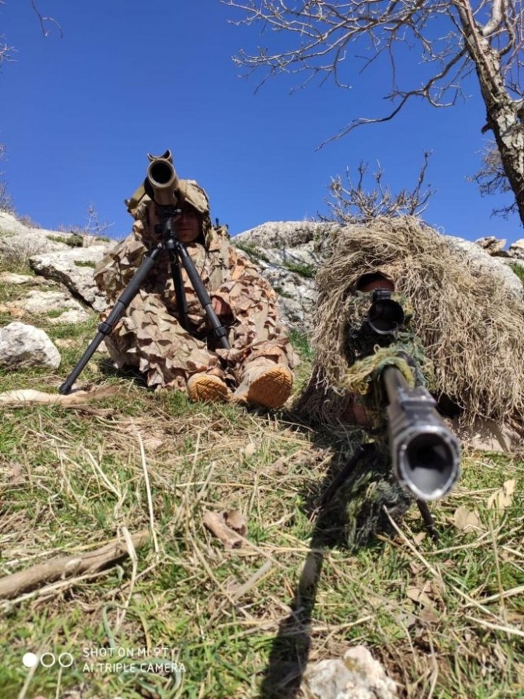 Mardin’de güvenlik güçlerine el bombası atma hazırlığında olan terörist etkisiz hale getirildi