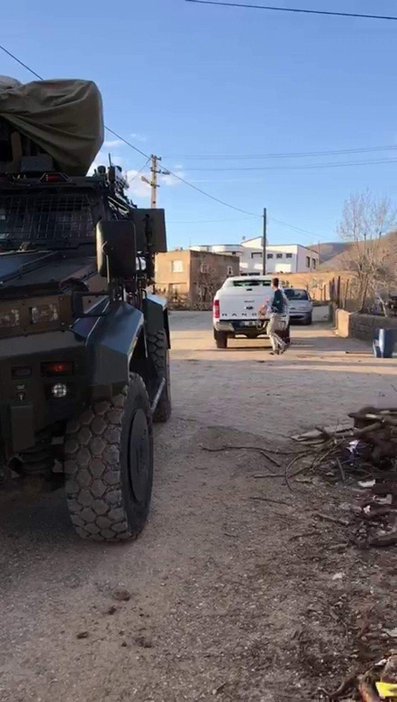 Siirt’te jandarmadan ilçe ve köylerde ’dışarıya çıkmayın’ anonsu